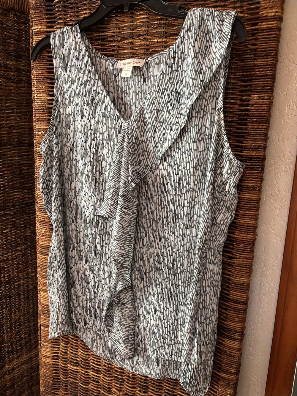Coldwater Creek Black & White Ruffle V-Neck Sleeveless Blouse
